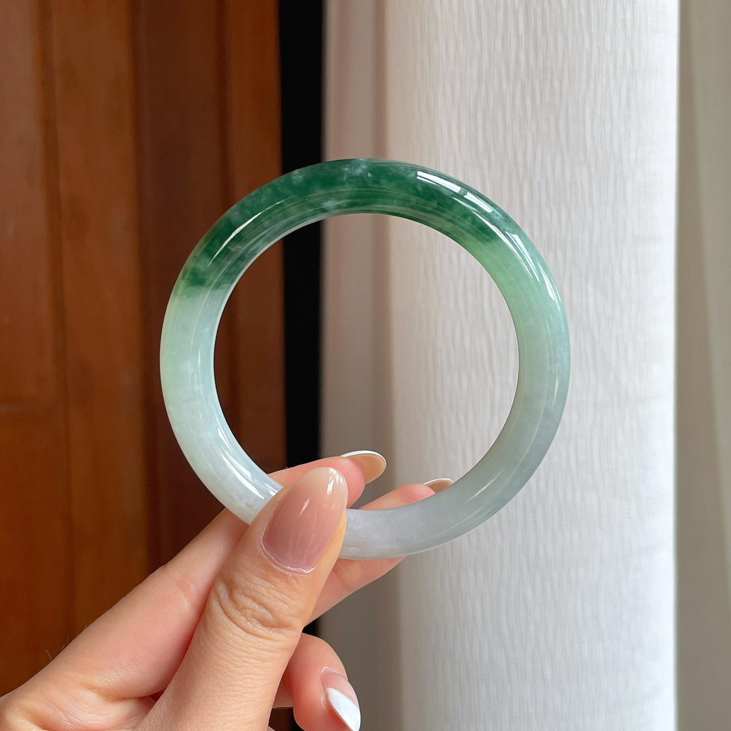 糯冰飘花翡翠圆条手镯（56.3mm) 商品编号：yc373885