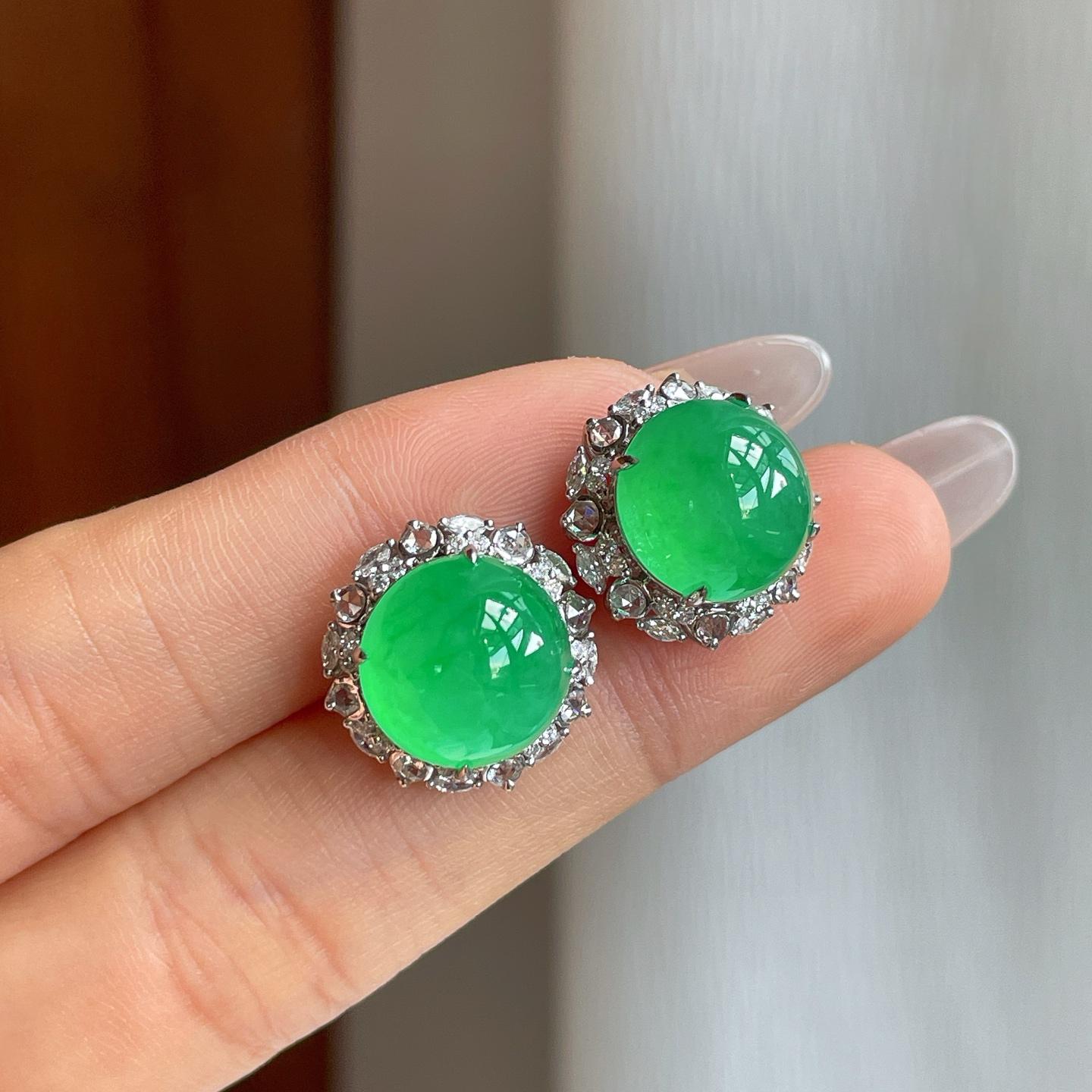 18k金钻镶冰镶果绿翡翠蛋面耳钉 商品编号：yc310738